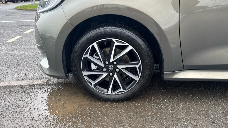 Toyota Yaris 1.5 Hybrid Design 5dr CVT Hybrid Hatchback